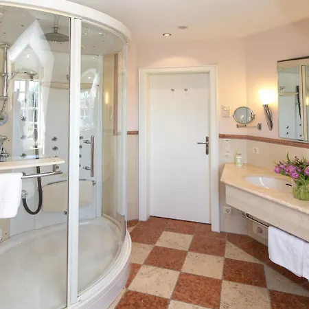 Romantik Parkhotel Wasserburg Anholt فندق